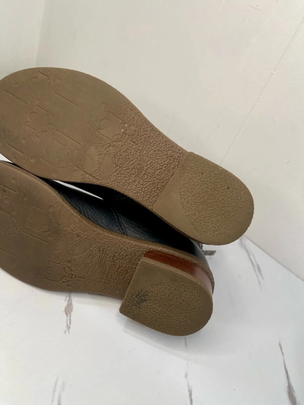 Dansko Becki waterproof ankle bootie in black leather 38 / 7.5-8 US SZ
